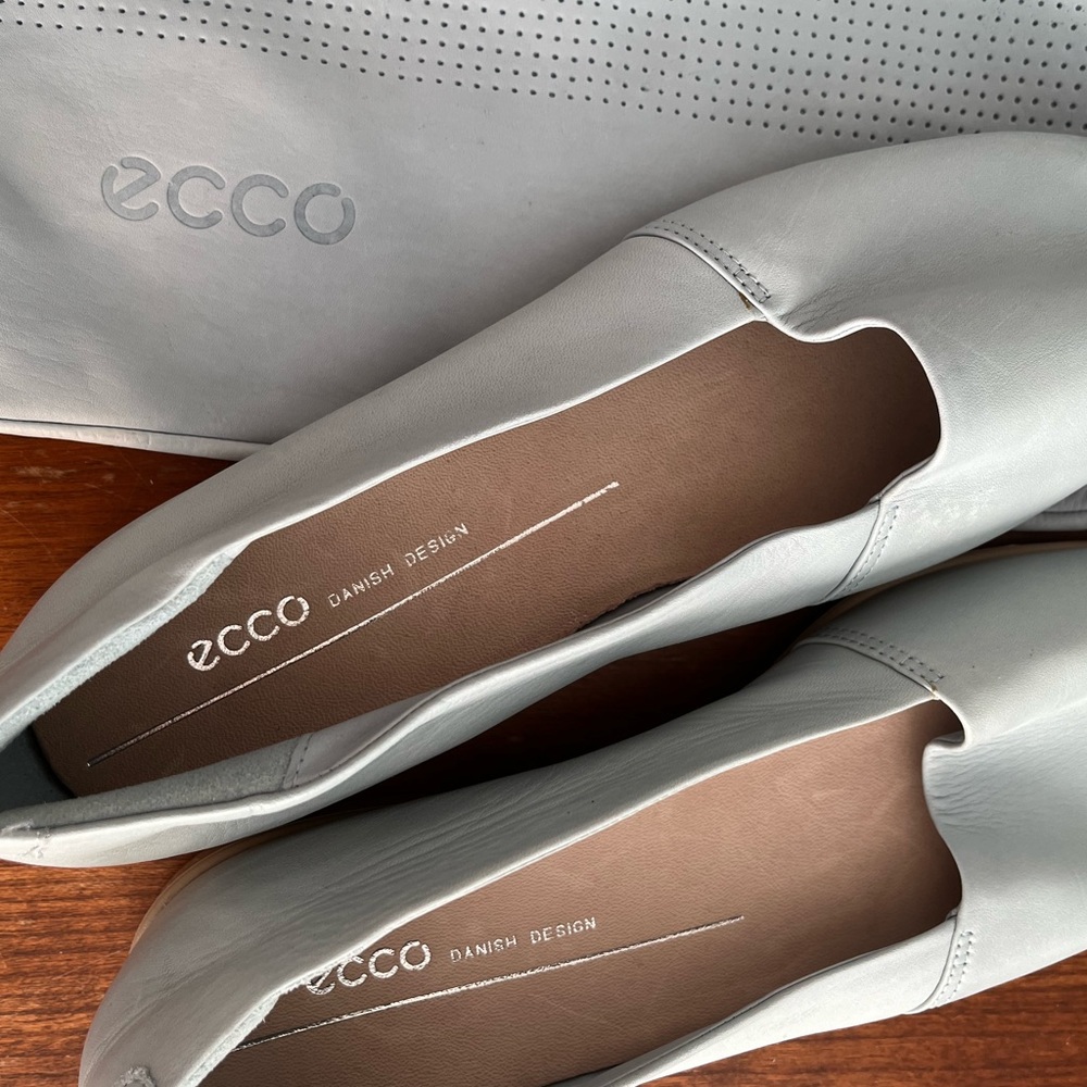 Ecco women’s leather shoes blue slip on ballet flats never worn w/ bag size 39